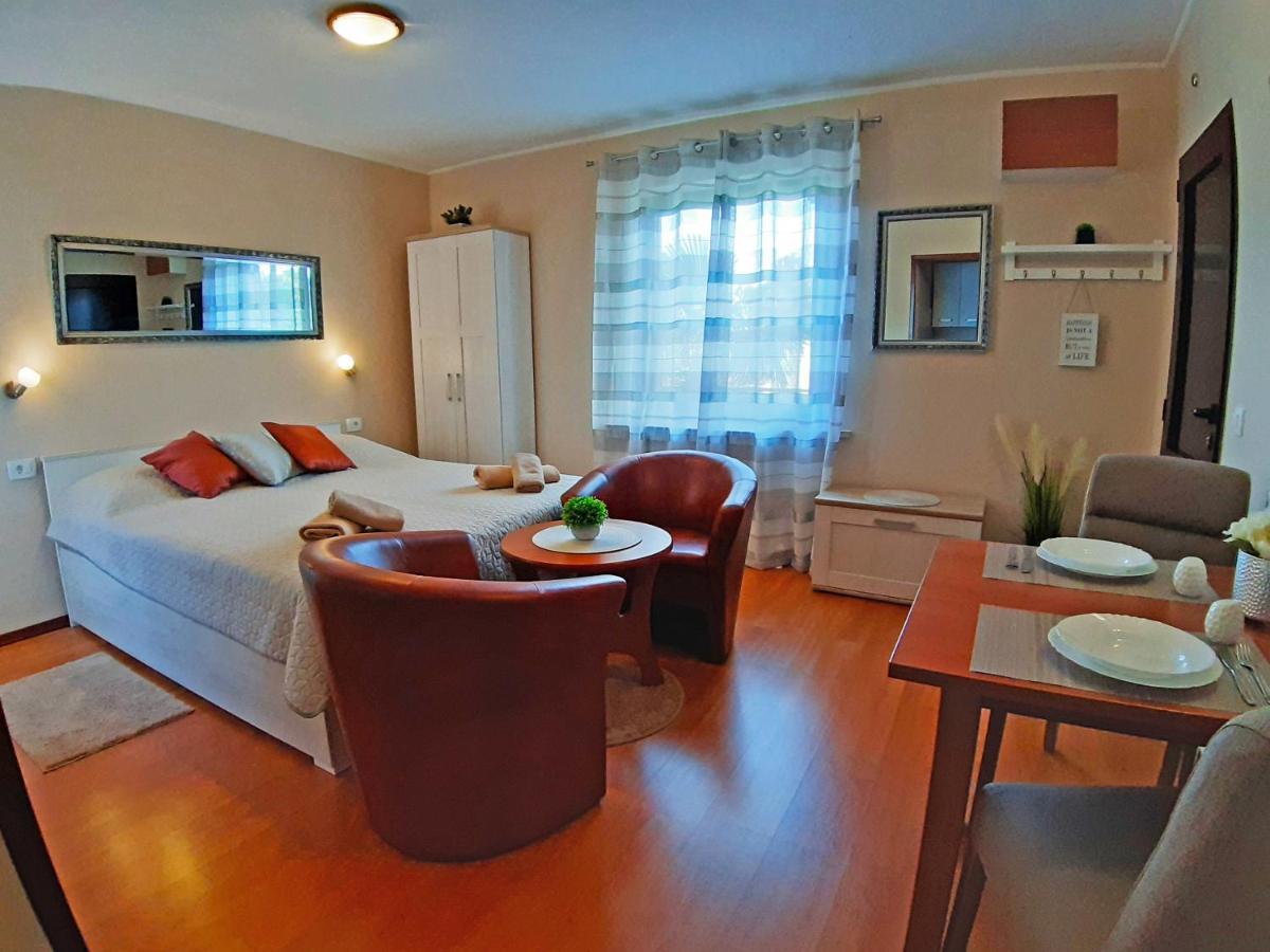 Apartments Zrinka 793 Poreč Exterior foto